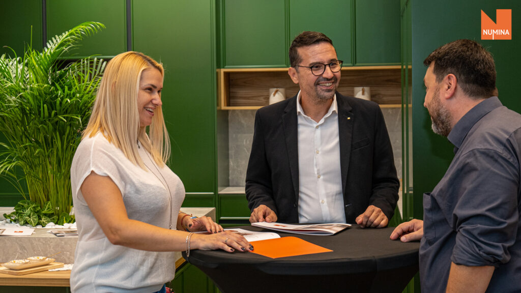 Numina îsi deschide larg porțile primului showroom de mobilier la comandă din România - 35